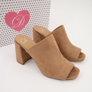 Delicious Peep Toe Sandals Tan Nude Faux Suede Block Heel Slip On Size 9 NIB